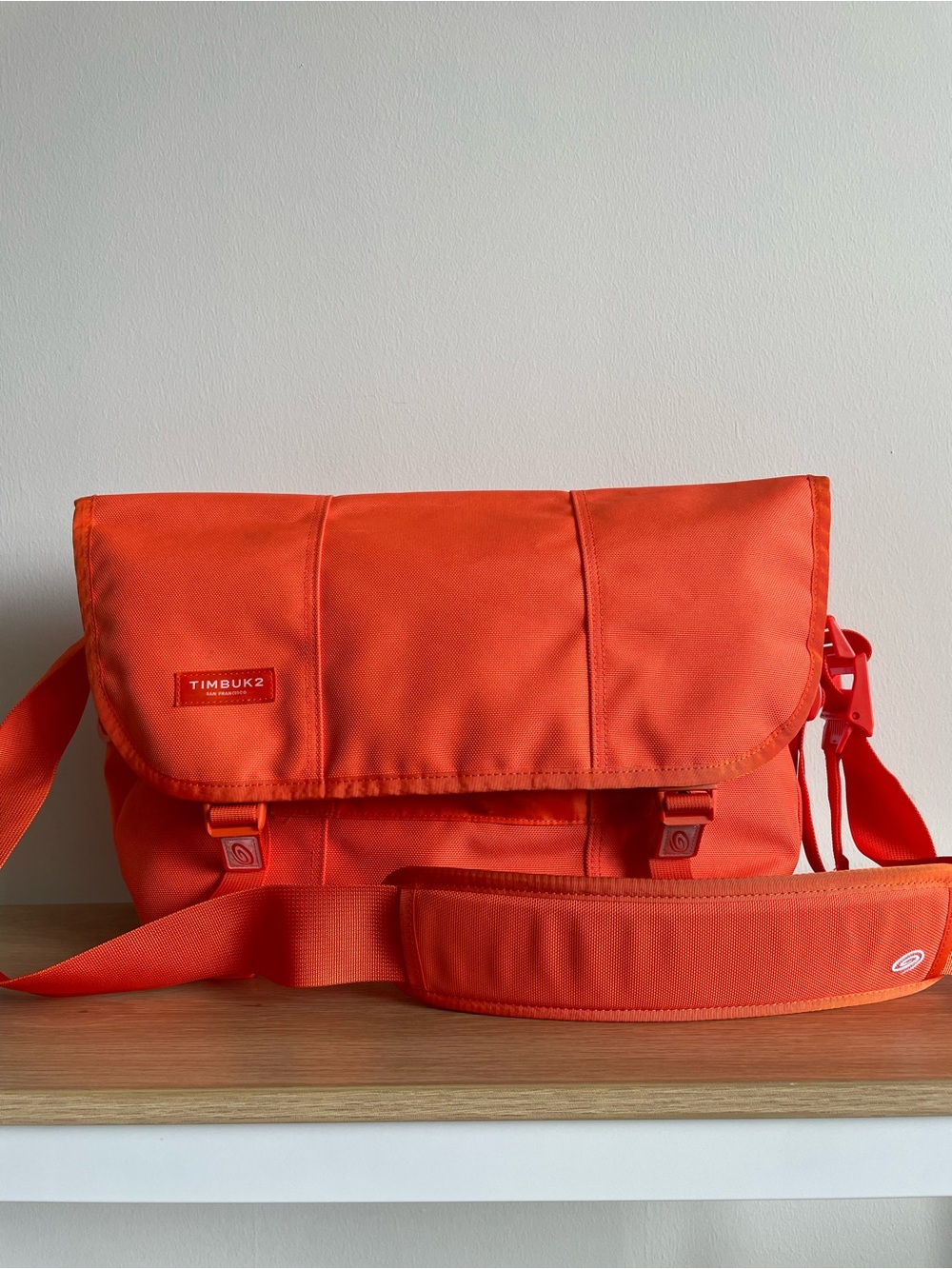 Timbuk2 medium messenger bag high visibility orange bike commuter high vis